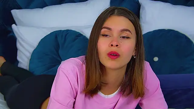 Snapshot of PollyLanders chatting on 09-15-25, 06:19 PollyLanders online show from 09-15-25, 06:19