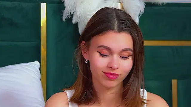 Snapshot of PollyLanders chatting on 09-30-25, 06:29 PollyLanders online show from 09-30-25, 06:29