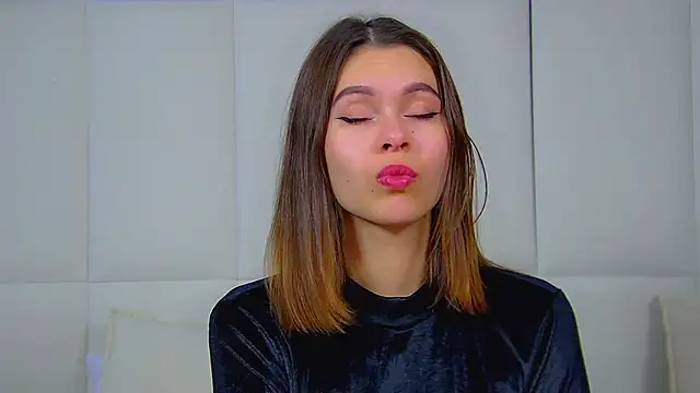 Snapshot of PollyLanders chatting on 10-06-25, 07:11 PollyLanders online show from 10-06-25, 07:11