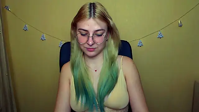 Luna Lush  online show from 12-19-24, 12:34