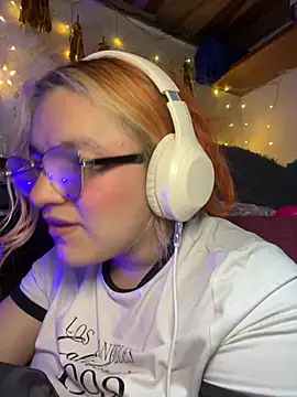 SophiaWeestt99 online show from 04-11-26, 07:45