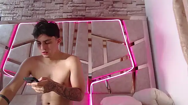 mia and austin online show from 02-01-25, 02:37