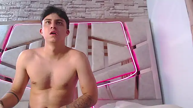 mia and austin online show from 02-15-25, 11:47