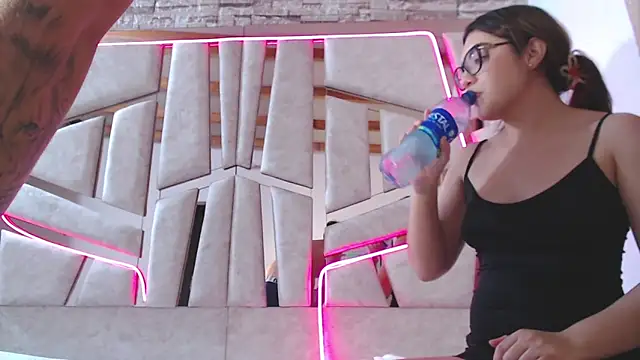 mia and austin online show from 03-16-25, 04:09