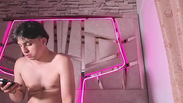 mia and austin online show from 10-04-25, 01:25