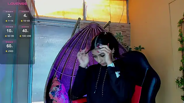 Snapshot of ZaraLim chatting on 12-18-24, 12:07 ZaraLim online show from 12-18-24, 12:07