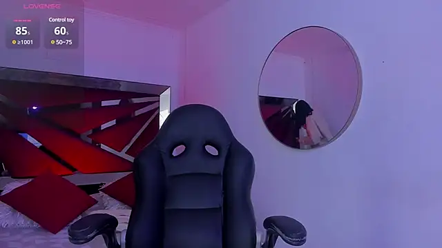 Snapshot of ZaraLim chatting on 02-15-25, 12:33 ZaraLim online show from 02-15-25, 12:33