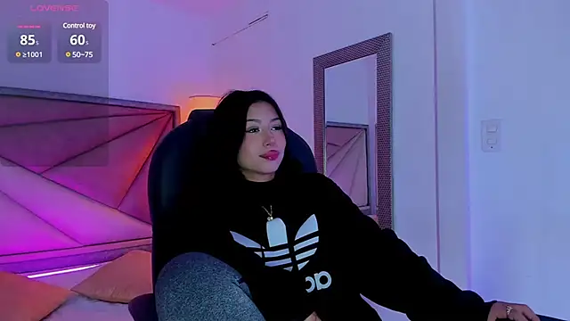 Snapshot of ZaraLim chatting on 02-21-25, 12:28 ZaraLim online show from 02-21-25, 12:28