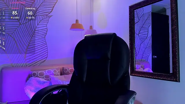 Snapshot of ZaraLim chatting on 02-28-25, 12:09 ZaraLim online show from 02-28-25, 12:09