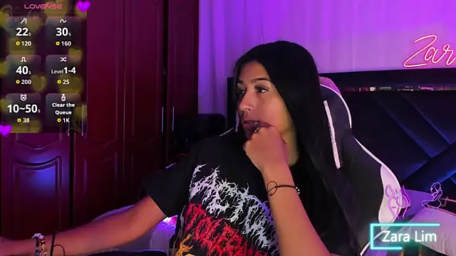 Snapshot of ZaraLim chatting on 09-10-25, 11:38 ZaraLim online show from 09-10-25, 11:38