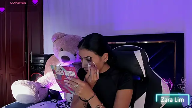 Snapshot of ZaraLim chatting on 09-14-25, 09:47 ZaraLim online show from 09-14-25, 09:47