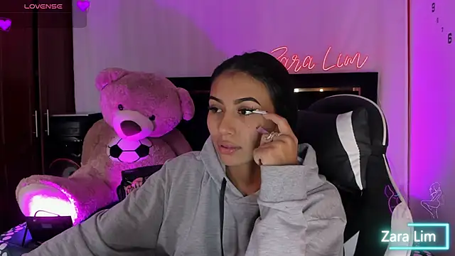 Snapshot of ZaraLim chatting on 09-30-25, 02:44 ZaraLim online show from 09-30-25, 02:44