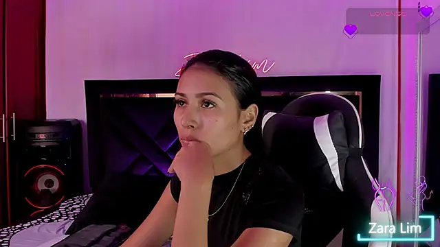 Snapshot of ZaraLim chatting on 10-17-25, 04:31 ZaraLim online show from 10-17-25, 04:31