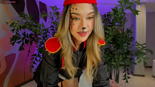 RebeccaHudson online show from 10-31-25, 08:32