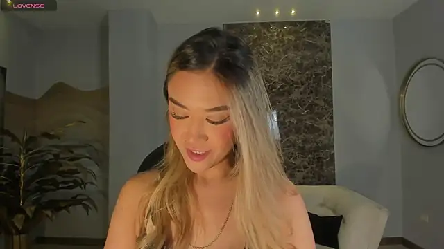 RebeccaHudson online show from 04-05-26, 05:43