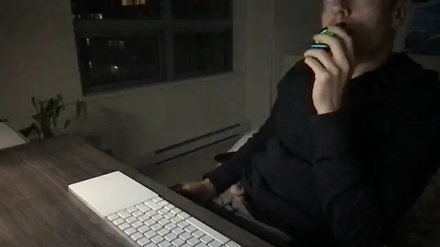 Snapshot of Gingerbushguy chatting on 12-02-24, 07:03 Gingerbushguy online show from 12-02-24, 07:03