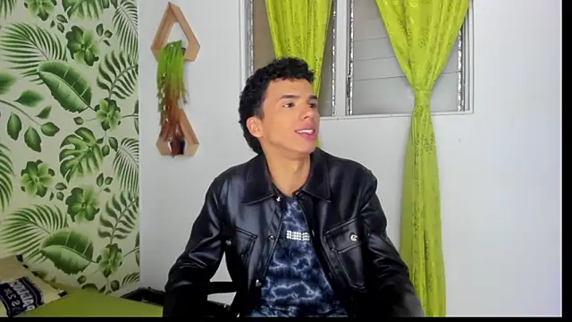 Snapshot of SEANTROYY chatting on 02-25-25, 03:52 SEANTROYY online show from 02-25-25, 03:52