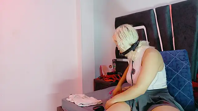 AliceandMax online show from 02-18-26, 01:29