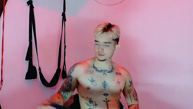 AliceandMax online show from 04-04-26, 01:52