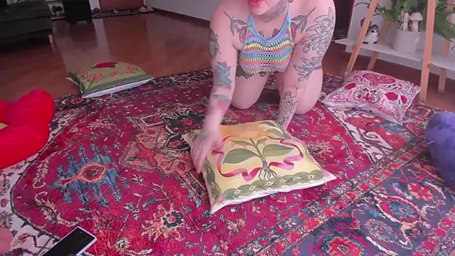 Whitekitty-exe online show from 02-06-25, 08:13