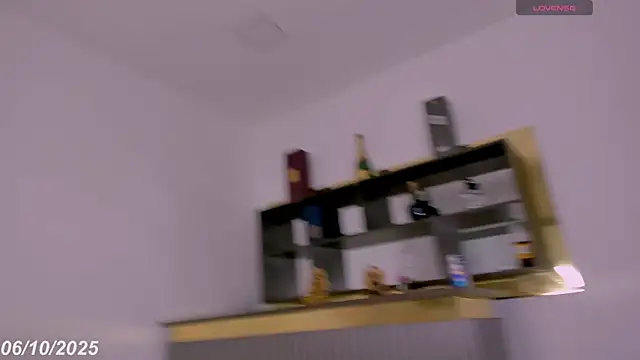 Keila Mendoza online show from 10-06-25, 09:56