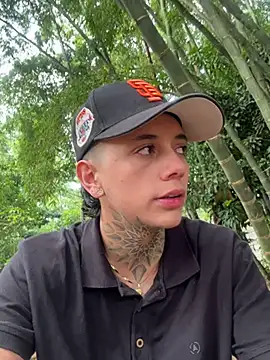 Snapshot of _PhillipBrown chatting on 12-05-24, 12:22 PhillipBrown online show from 12-05-24, 12:22