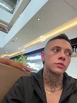 Snapshot of _PhillipBrown chatting on 02-08-25, 02:05 PhillipBrown online show from 02-08-25, 02:05