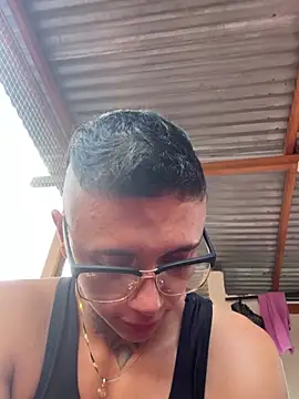 Snapshot of _PhillipBrown chatting on 03-08-25, 09:29 PhillipBrown online show from 03-08-25, 09:29