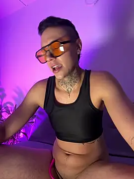 Snapshot of _PhillipBrown chatting on 03-06-26, 01:07 PhillipBrown online show from 03-06-26, 01:07