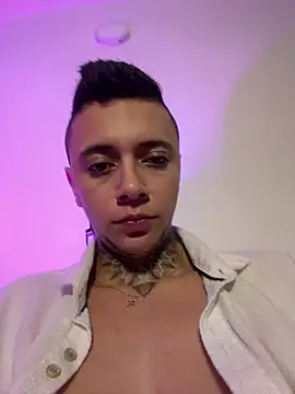 Snapshot of _PhillipBrown chatting on 03-10-26, 12:10 PhillipBrown online show from 03-10-26, 12:10