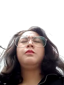 lara moon25 online show from 12-15-24, 04:15