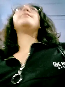 lara moon25 online show from 12-29-24, 11:18