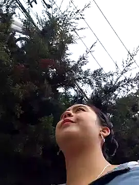 lara moon25 online show from 10-20-25, 08:42