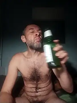 Snapshot of Andrzej-M chatting on 10-05-25, 08:40 Andrzej-M online show from 10-05-25, 08:40