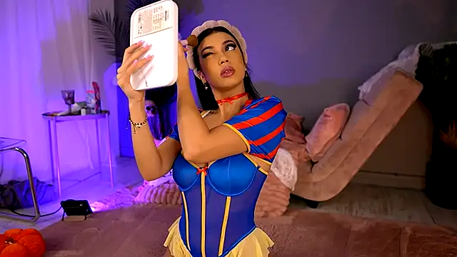 Snapshot of BetsyGonzale chatting on 10-31-25, 05:08 BetsyGonzale online show from 10-31-25, 05:08