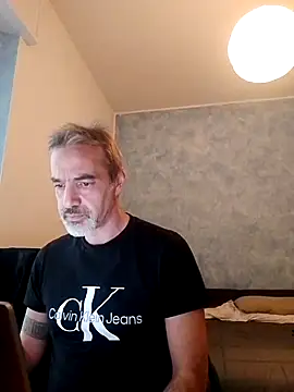 Snapshot of Marcolino183 chatting on 12-18-24, 03:22 Marcolino183 online show from 12-18-24, 03:22