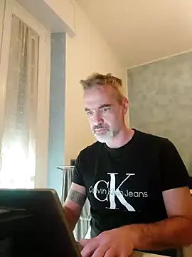 Snapshot of Marcolino183 chatting on 01-31-25, 02:07 Marcolino183 online show from 01-31-25, 02:07