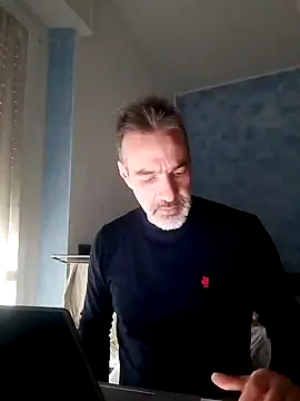 Snapshot of Marcolino183 chatting on 02-04-25, 03:57 Marcolino183 online show from 02-04-25, 03:57