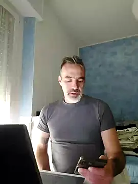 Snapshot of Marcolino183 chatting on 02-07-25, 02:47 Marcolino183 online show from 02-07-25, 02:47