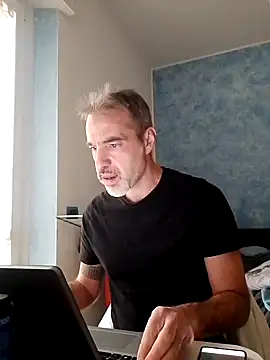 Snapshot of Marcolino183 chatting on 02-11-25, 10:37 Marcolino183 online show from 02-11-25, 10:37