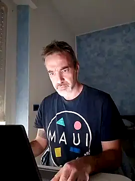 Snapshot of Marcolino183 chatting on 03-10-25, 04:14 Marcolino183 online show from 03-10-25, 04:14