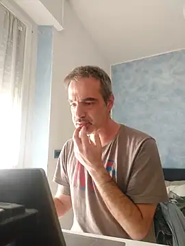 Snapshot of Marcolino183 chatting on 03-17-25, 01:50 Marcolino183 online show from 03-17-25, 01:50