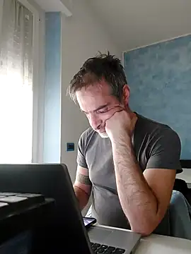 Snapshot of Marcolino183 chatting on 03-21-25, 02:40 Marcolino183 online show from 03-21-25, 02:40