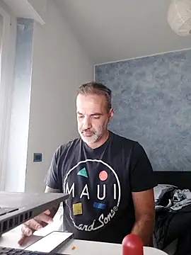 Snapshot of Marcolino183 chatting on 10-20-25, 08:04 Marcolino183 online show from 10-20-25, 08:04