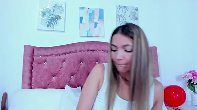 Mia Malkovaa  online show from 01-08-25, 04:33