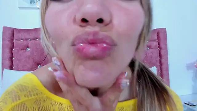 Mia Malkovaa  online show from 01-11-25, 01:22