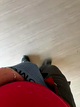 Snapshot of lescoquin2215 chatting on 01-06-26, 10:41 lescoquin2215 online show from 01-06-26, 10:41