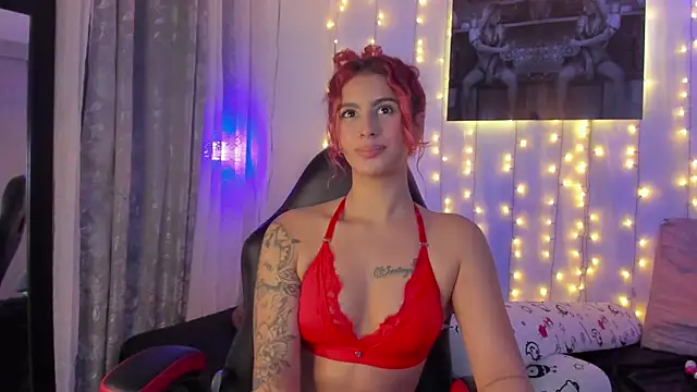 Sophiee Hill online show from 12-21-24, 08:50