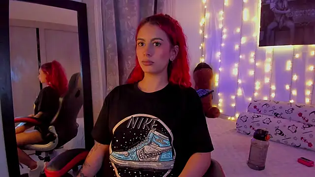 Sophiee Hill online show from 01-31-25, 05:51