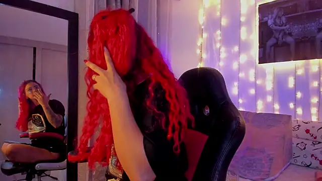 Sophiee Hill online show from 01-31-25, 08:54